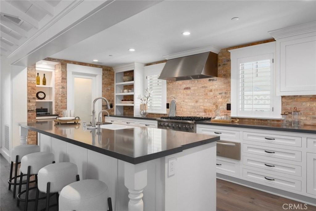 426 Dahlia Ave - Photo 7 of 50