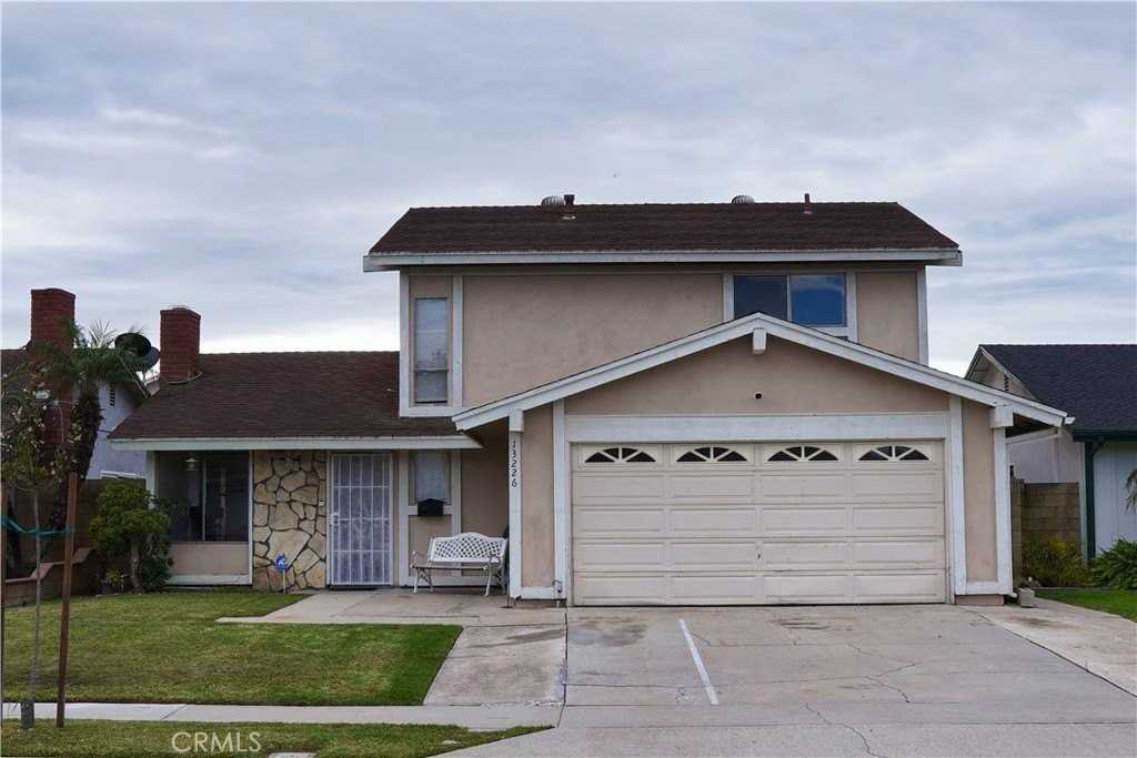 13226 Arabella St - Photo 3 of 4