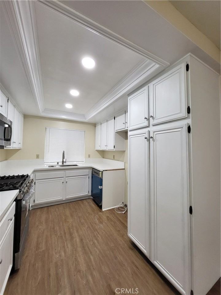 570 Berry Way - Photo 2 of 5