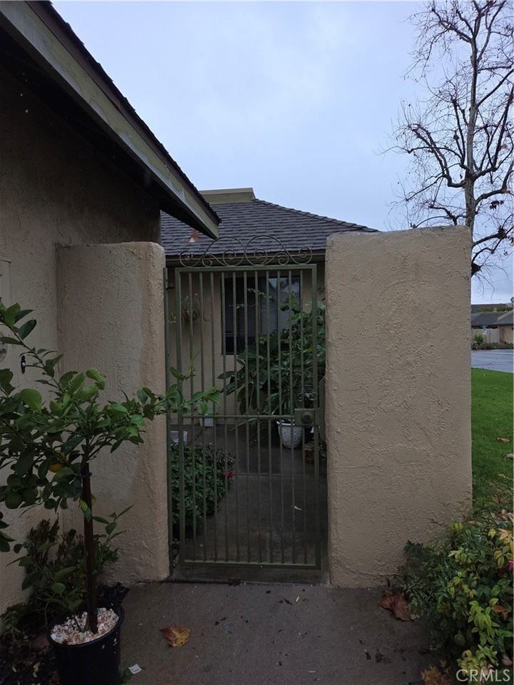 570 Berry Way - Photo 4 of 5