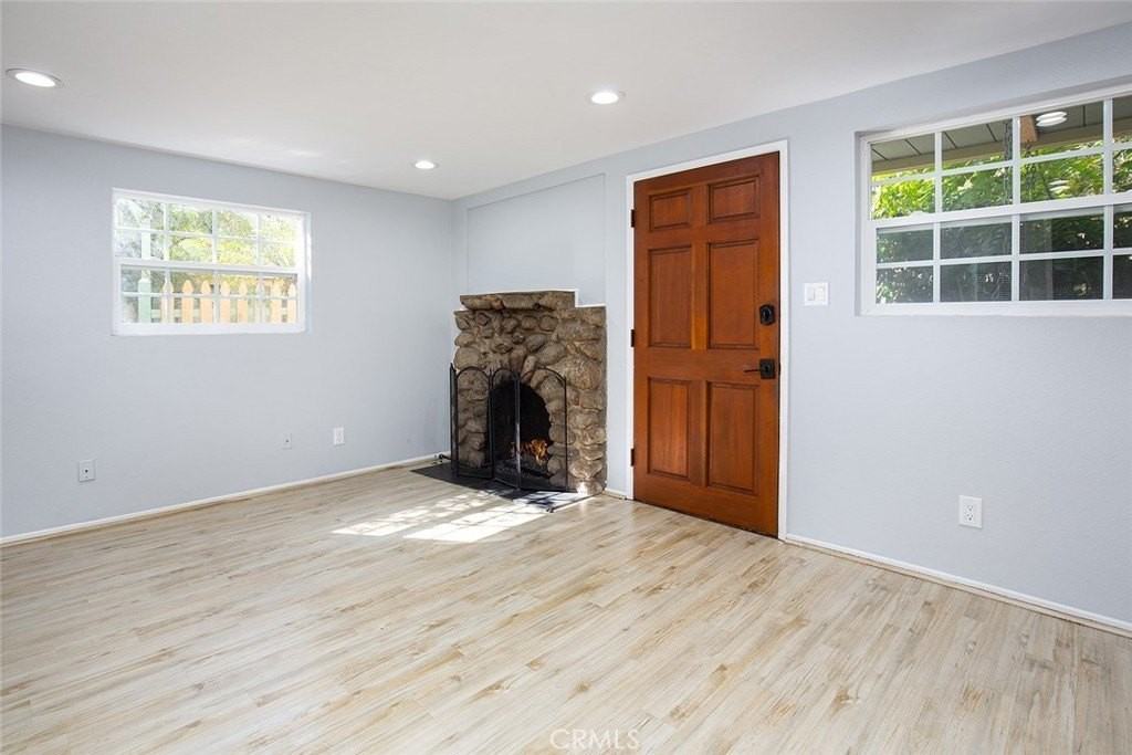 487 Sturtevant Dr - Photo 3 of 14