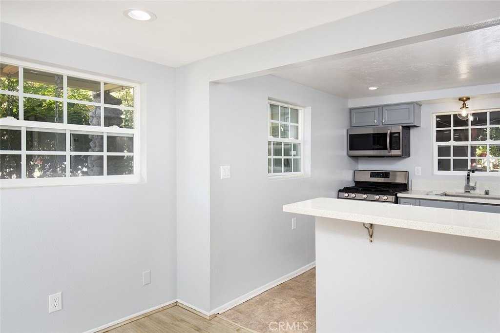 487 Sturtevant Dr - Photo 5 of 14