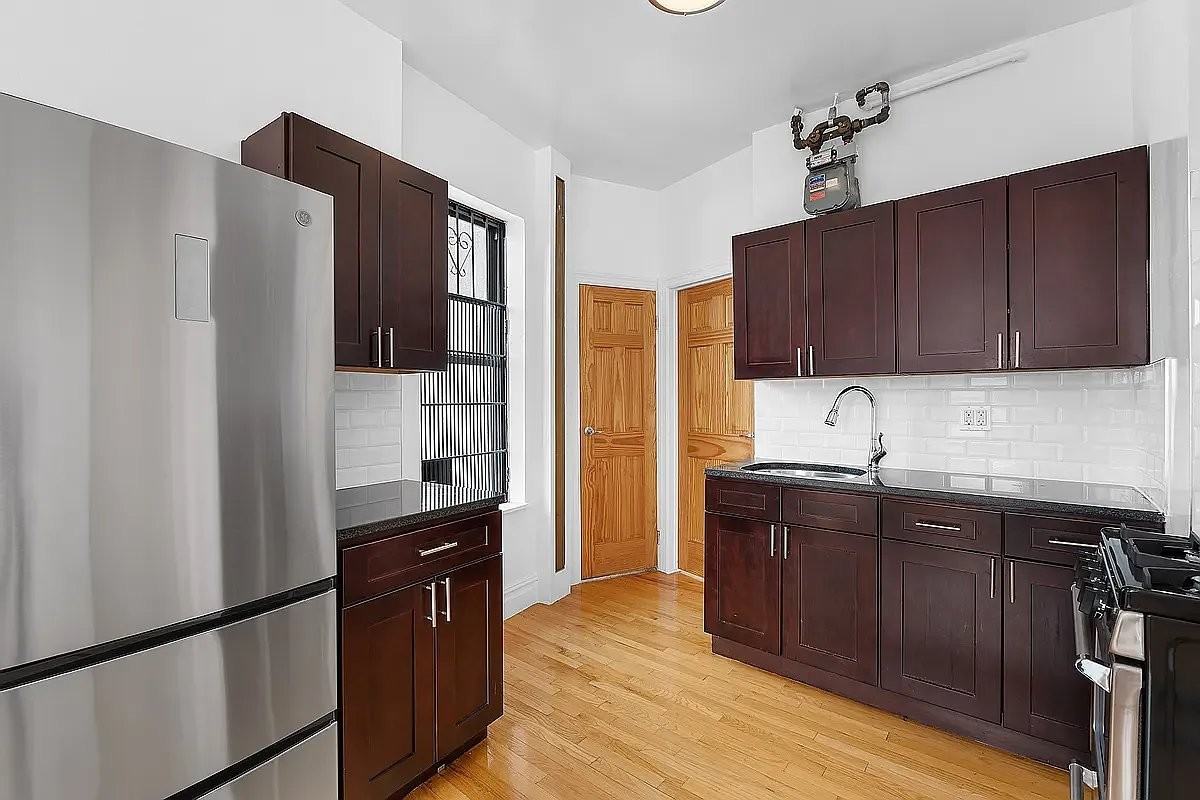 235 W 12th St #15 - Photo 4 of 5