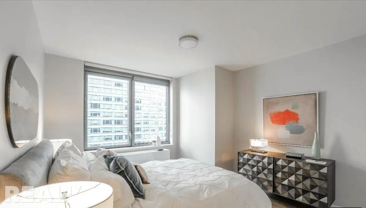 W 57th St #34E - Photo 4 of 6