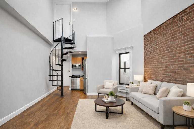 E 25th St #5C - Photo 2 of 8