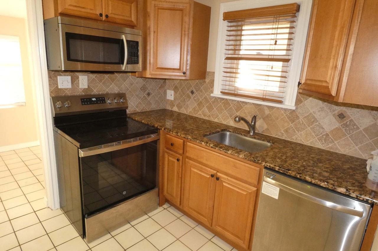 210 43rd Avenue North - Photo 6 of 15