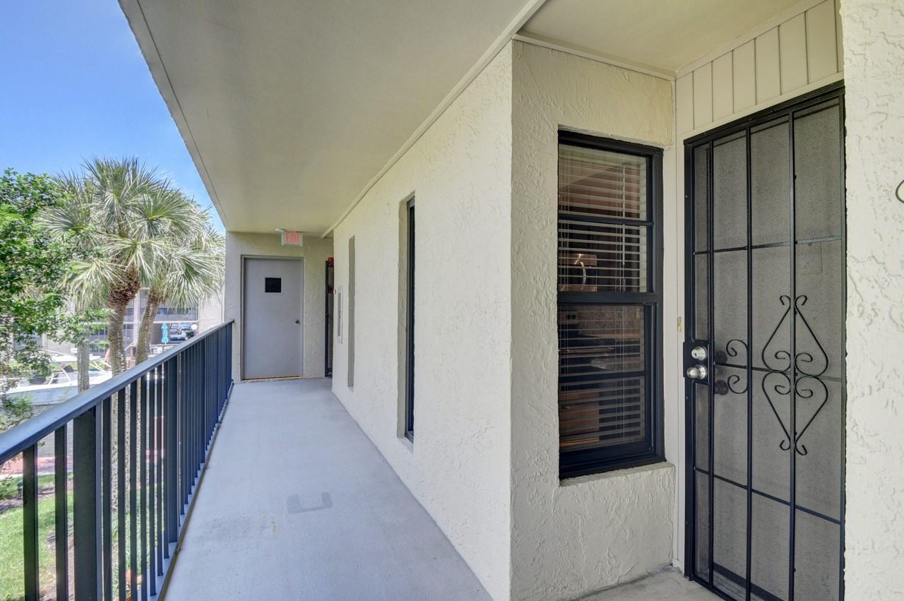 18 Royal Palm Way #202 - Photo 3 of 50