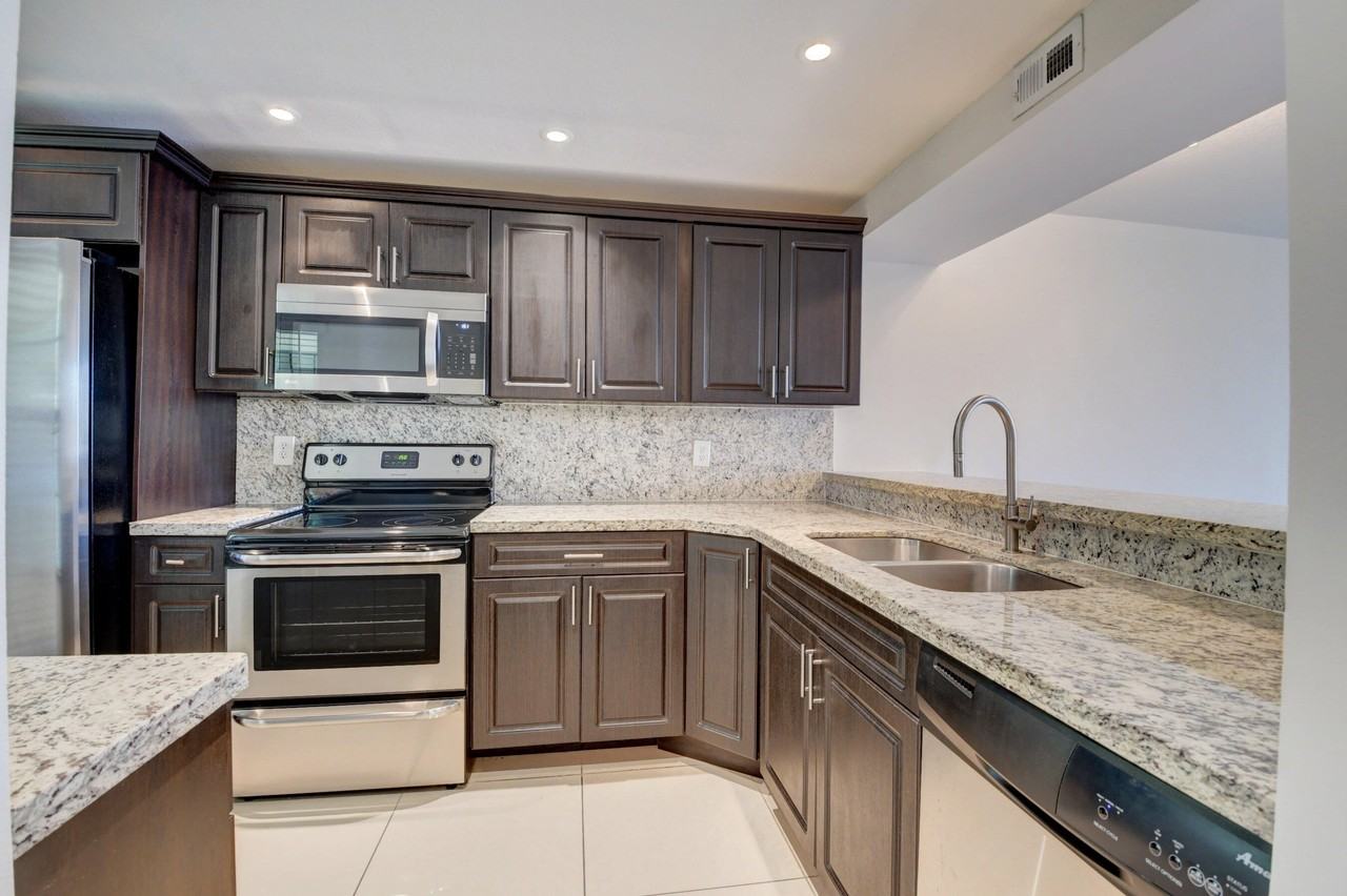 18 Royal Palm Way #202 - Photo 5 of 50