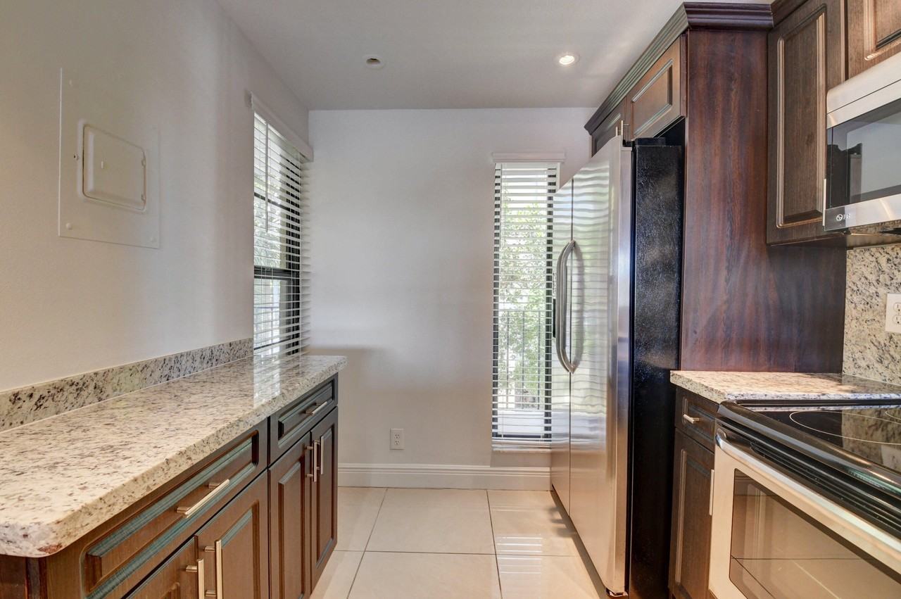 18 Royal Palm Way #202 - Photo 7 of 50