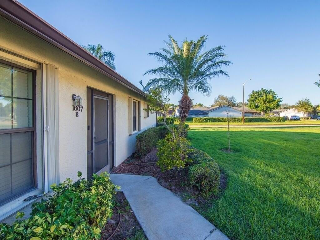 1607 Laurel Leaf Ln - Photo 3 of 28