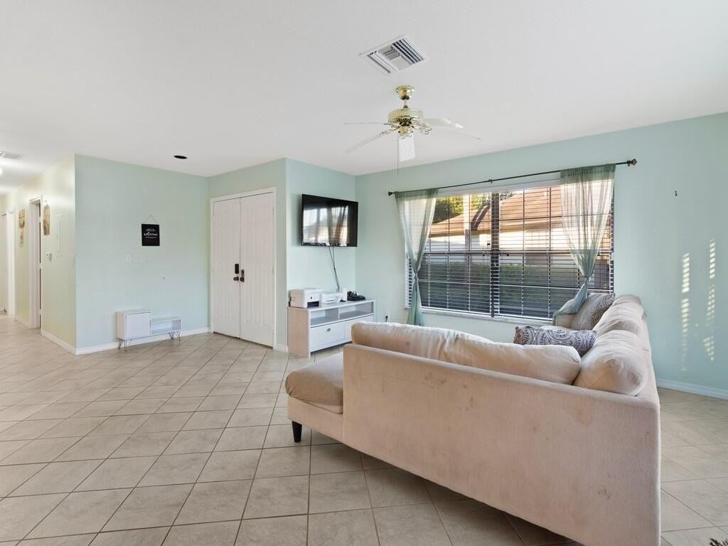 1607 Laurel Leaf Ln - Photo 5 of 28