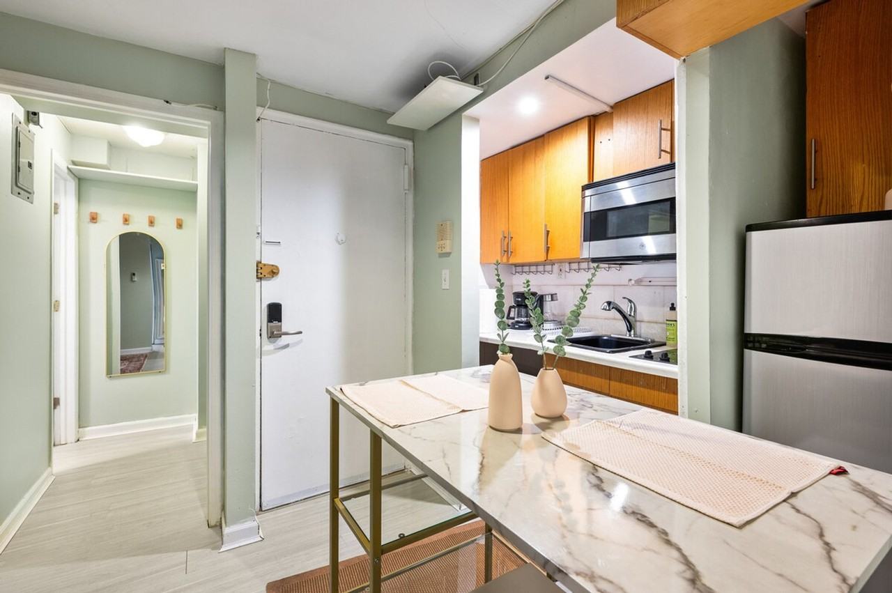 252 East 33rd Street - Photo 5 of 21