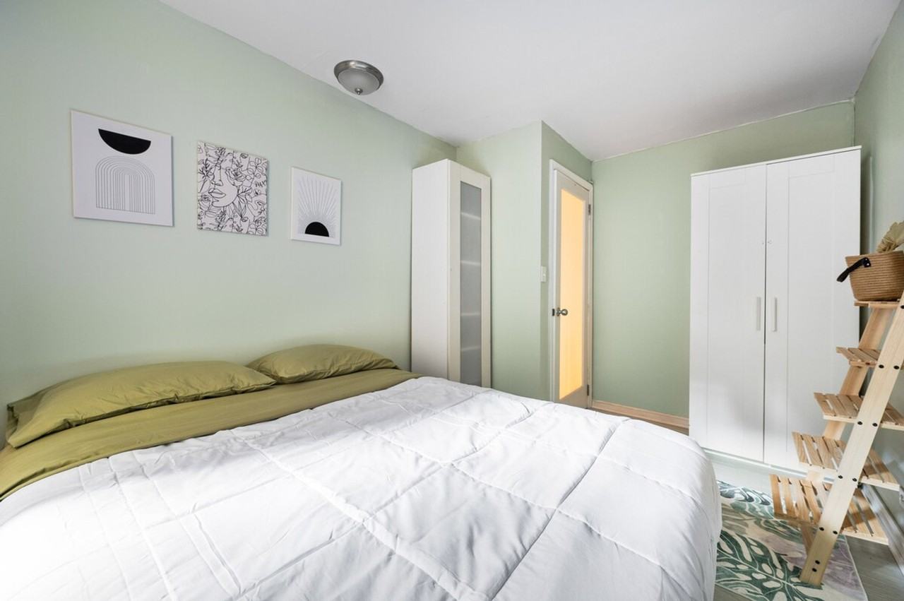 252 East 33rd Street - Photo 2 of 21