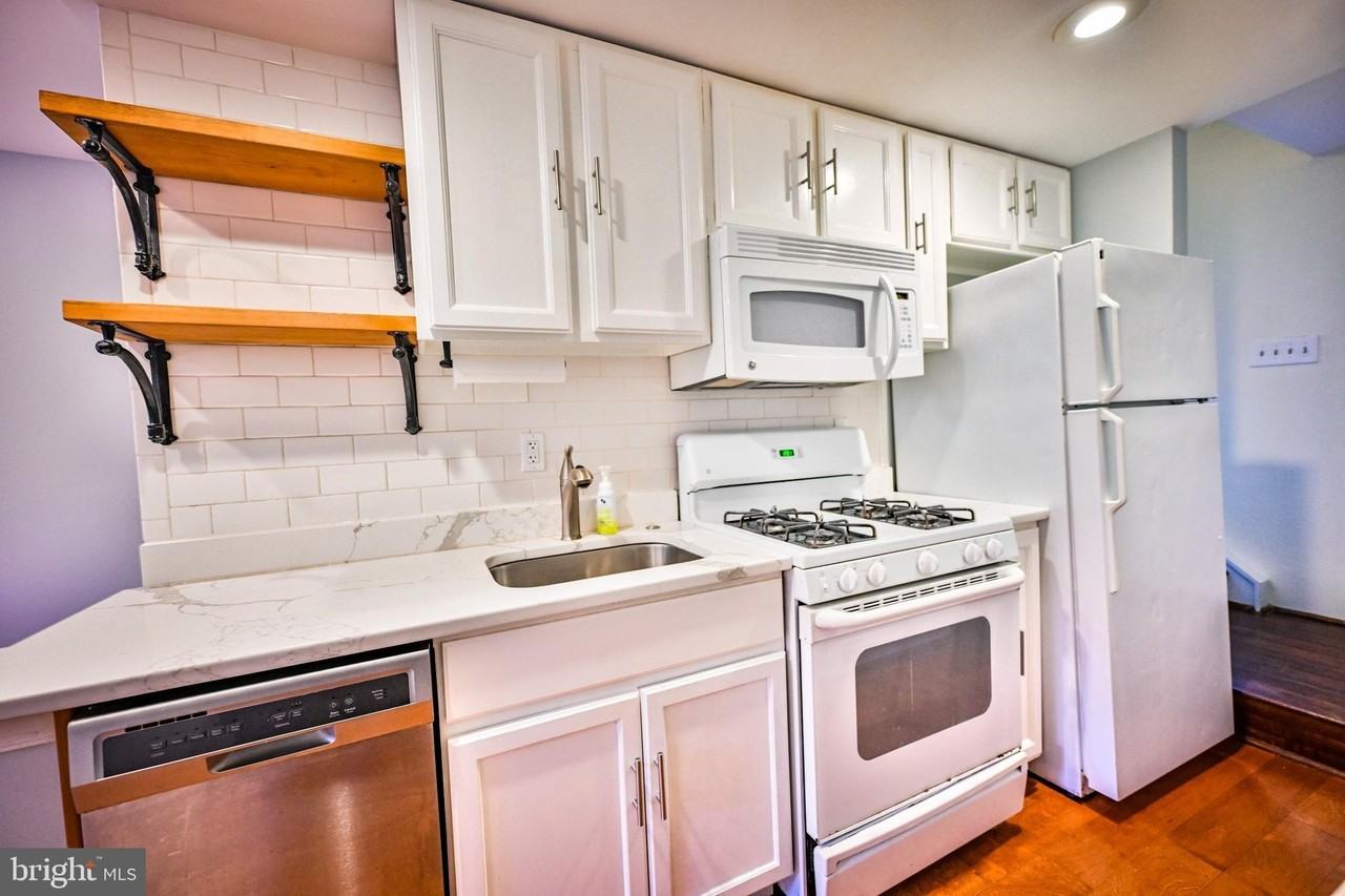 1601 Marshall St - Photo 5 of 32