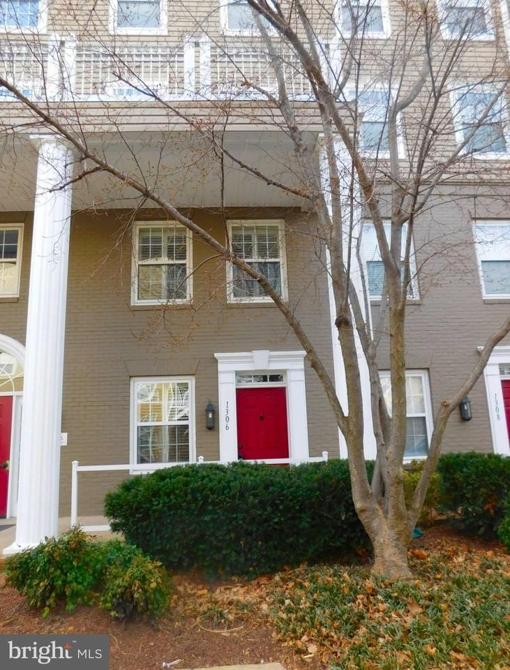 1306 Roundhouse Ln - Photo 2 of 27