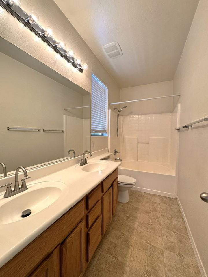 3060 S Southwind Dr - Photo 6 of 11