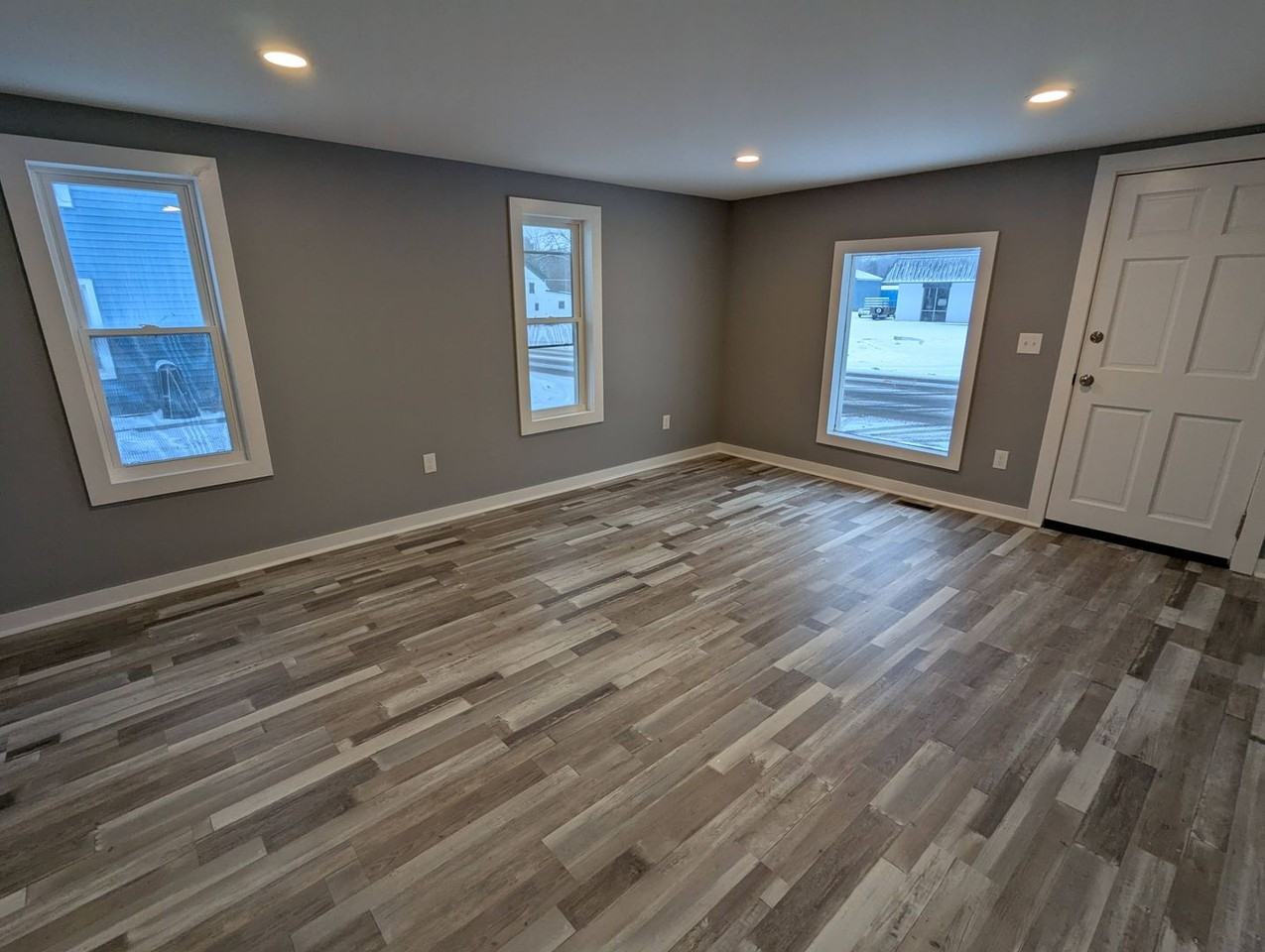 19 Main St - Photo 4 of 30