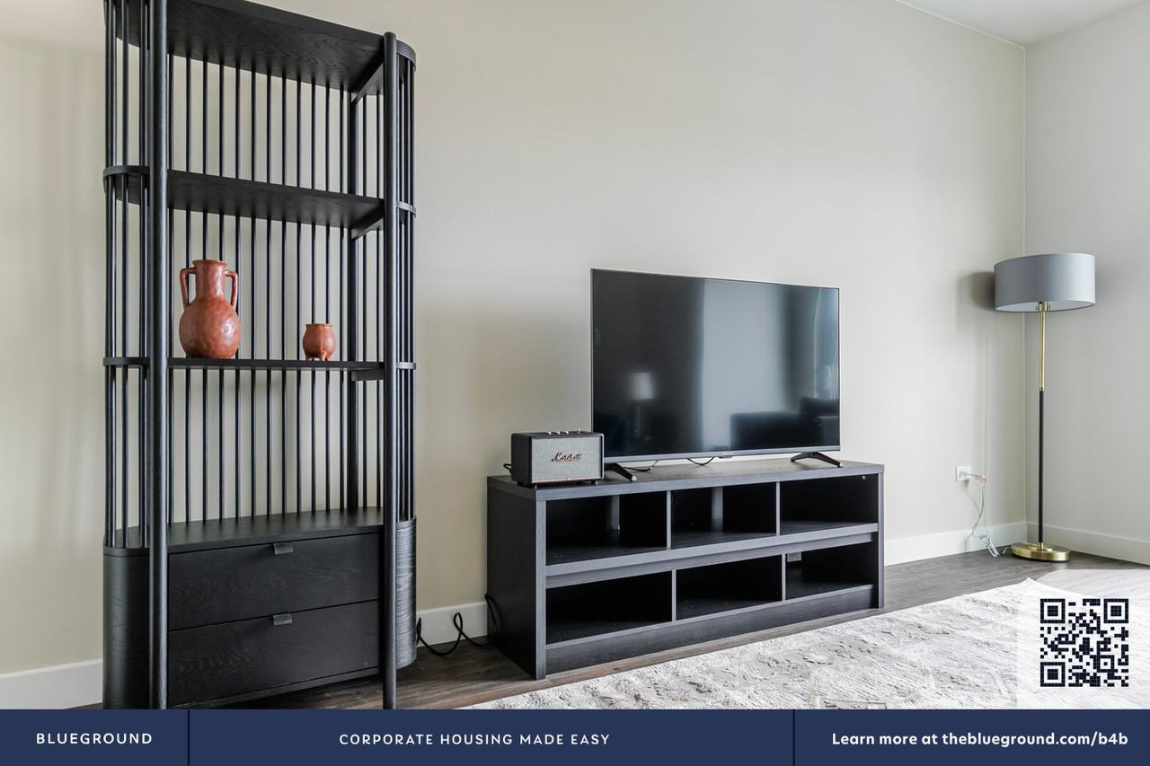 100 N Addison Ave #1314 - Photo 6 of 50