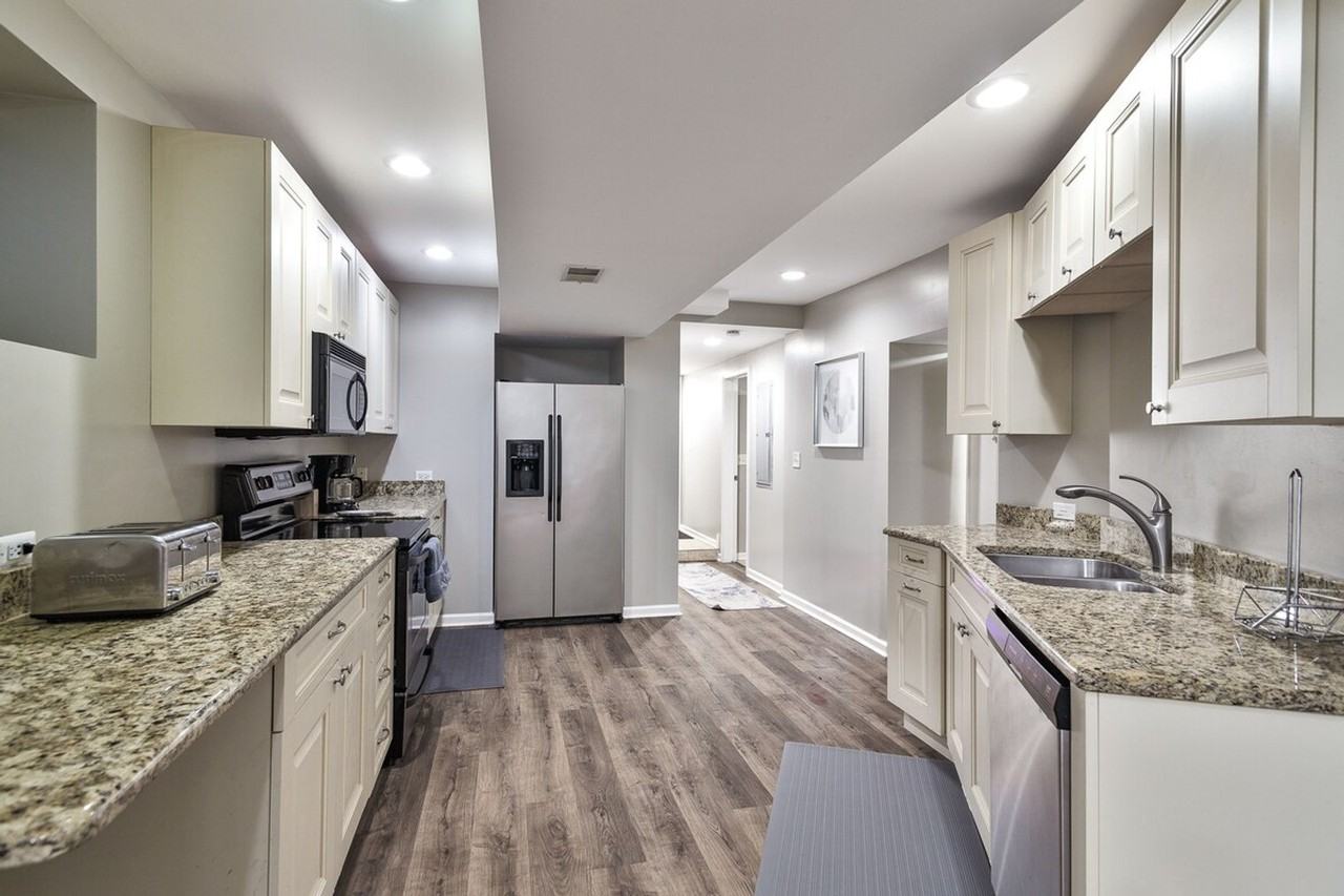 2219 N Bissell St #1359763P - Photo 7 of 17