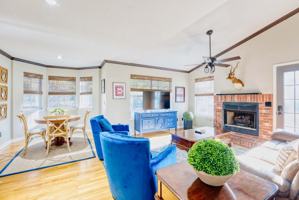 featured image of 1072 N Valley View Dr