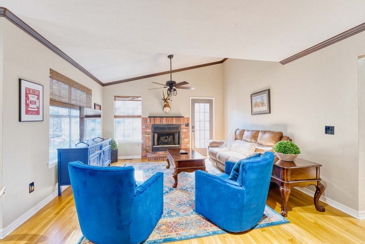 1072 N Valley View Dr #1363334P - Photo 3 of 34