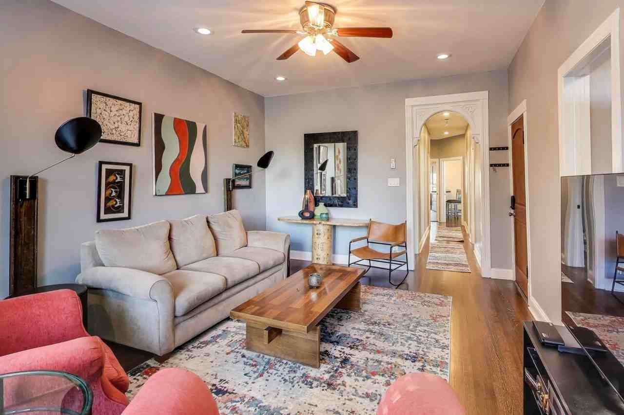 1506 West Thome Avenue - Photo 2 of 50