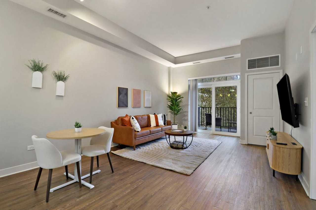 256 N Addison Ave #1366992P - Photo 5 of 43