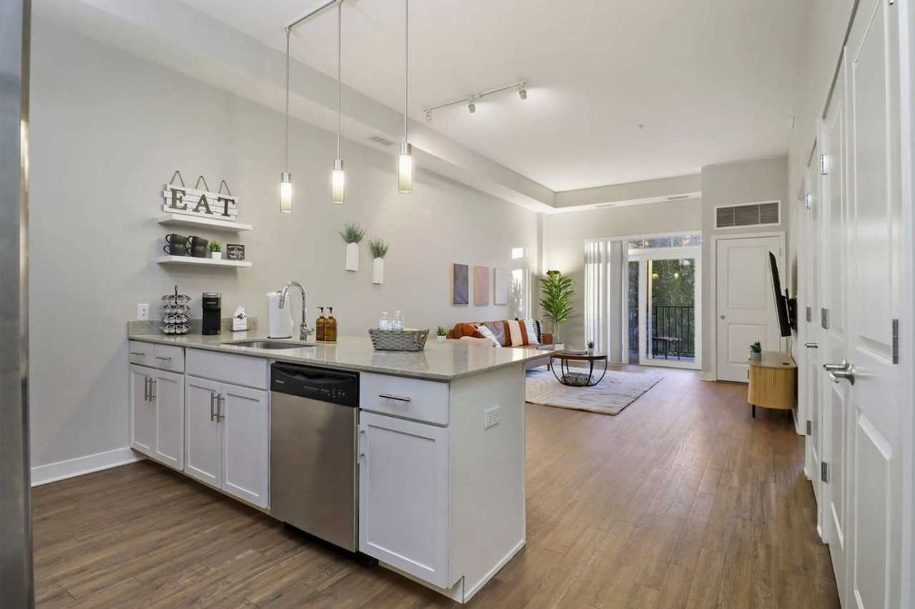 256 N Addison Ave #1366992P - Photo 6 of 43