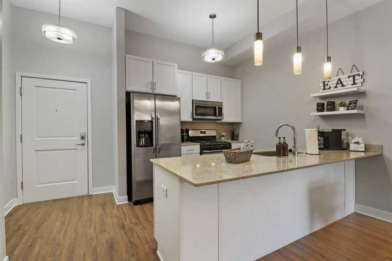 256 N Addison Ave #1366992P - Photo 7 of 42