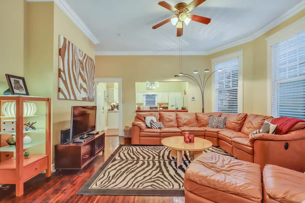 524 E Duffy St #1369217P - Photo 3 of 36