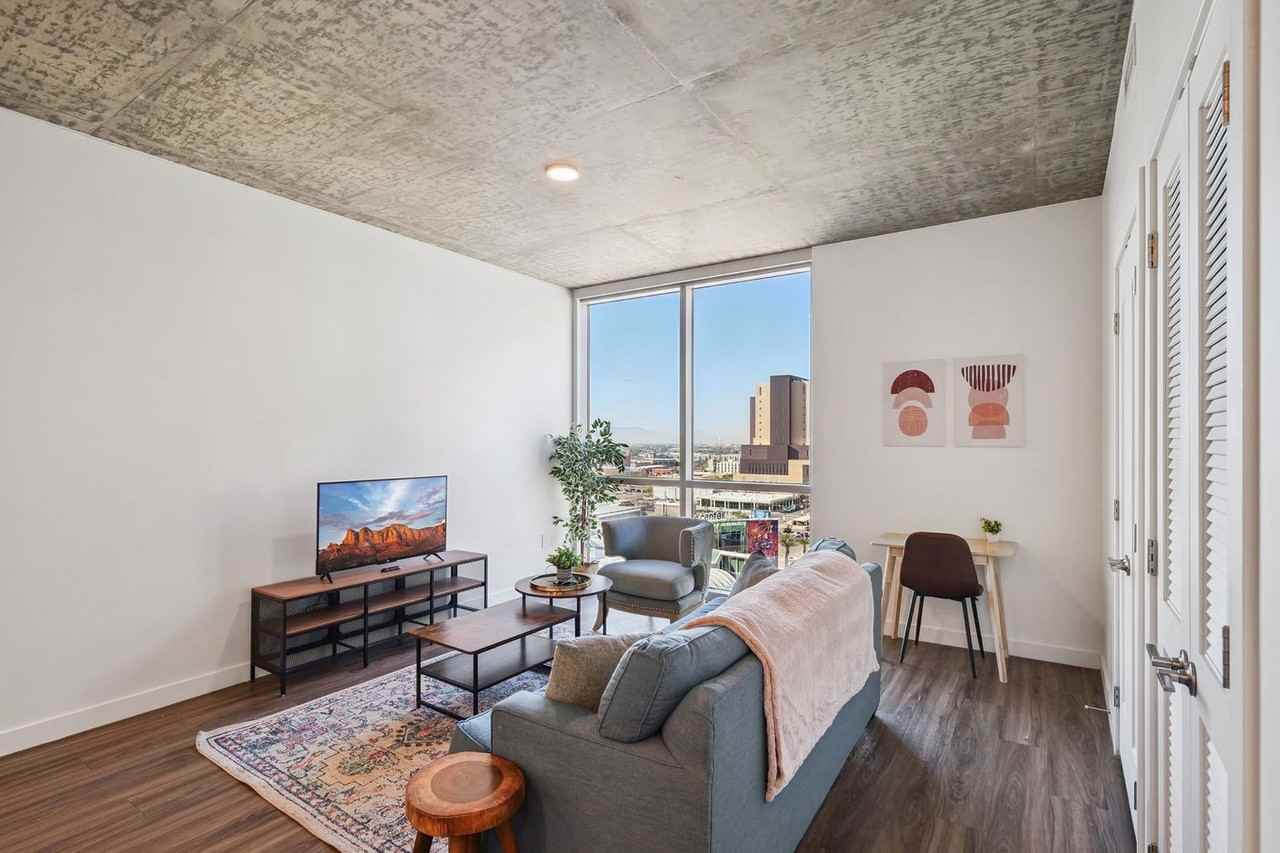 222 East Jefferson Street - Photo 3 of 50