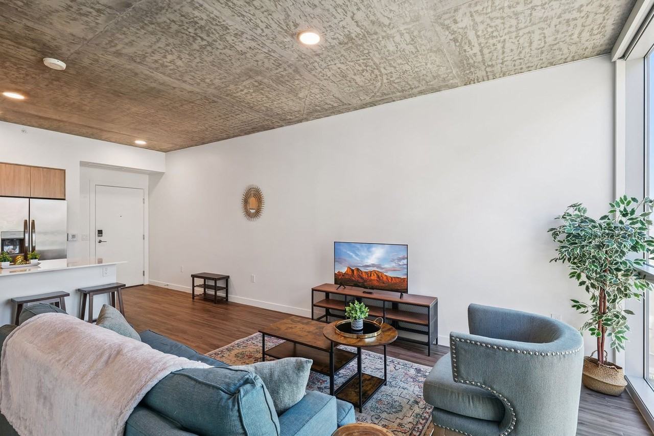 222 East Jefferson Street - Photo 4 of 50