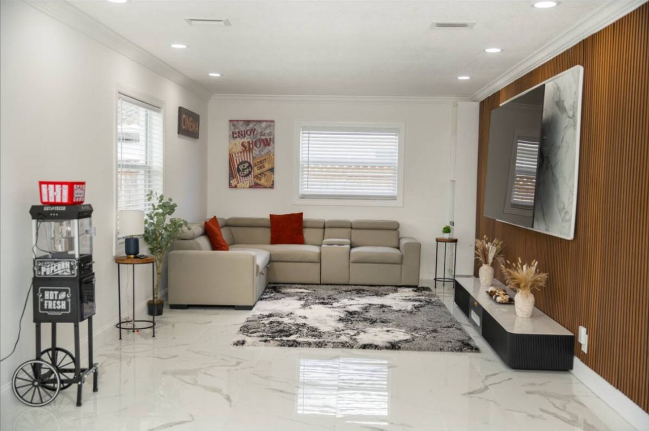 651 Nw 42nd Ave #1369660P - Photo 3 of 30