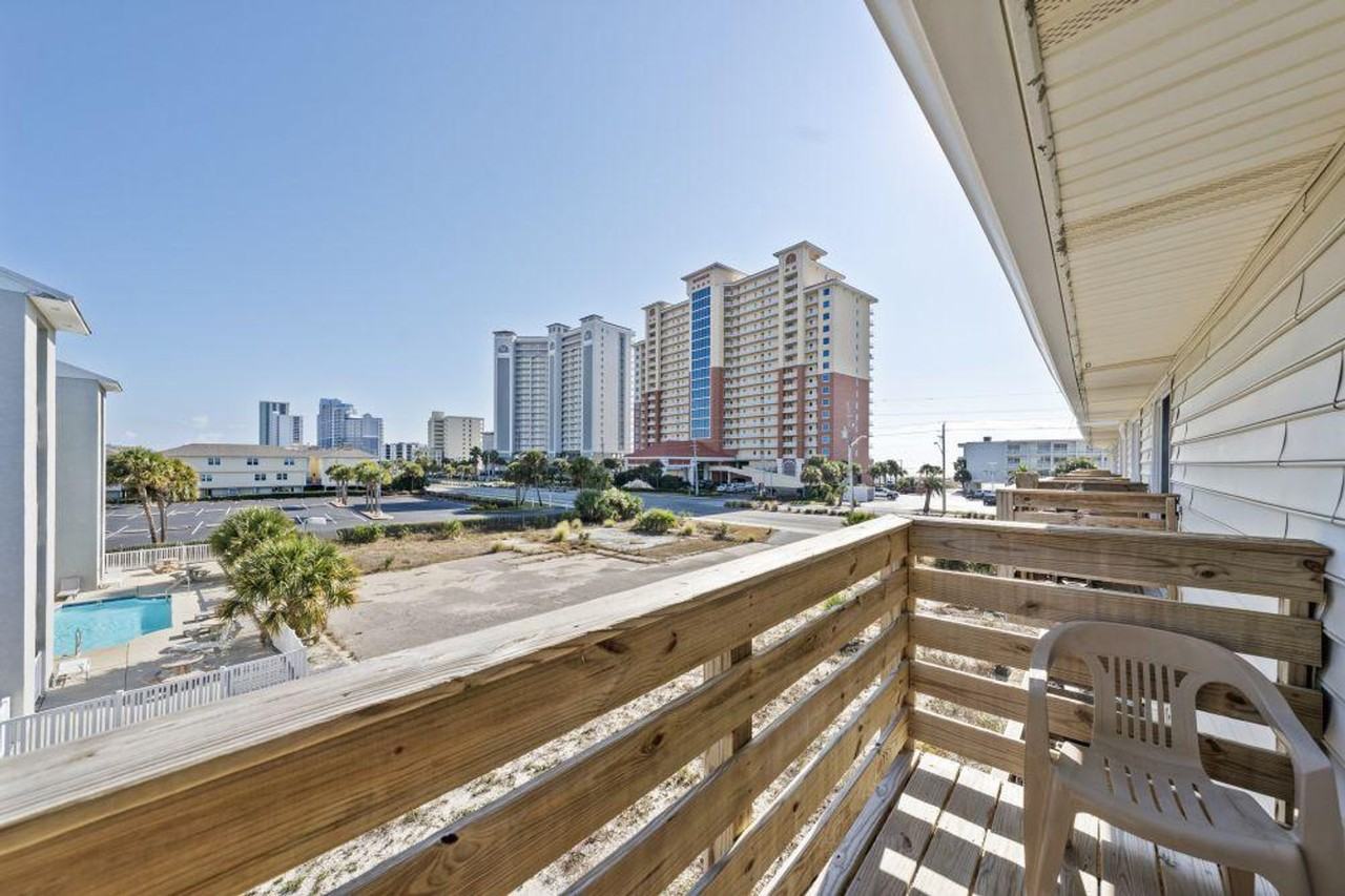 344 E Beach Blvd #1372029P - Photo 3 of 23