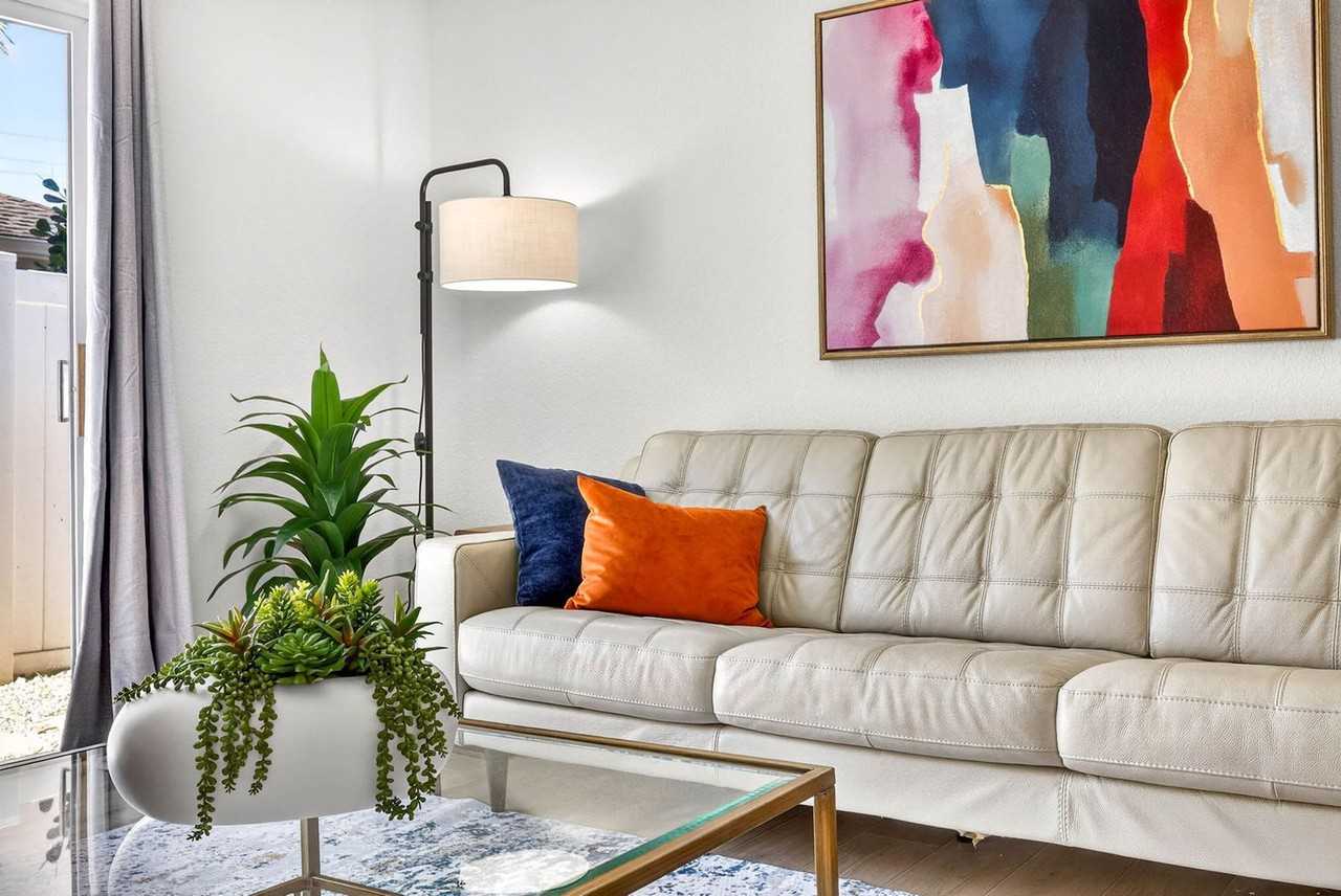 310 W Warren Ave #1372309P - Photo 3 of 29