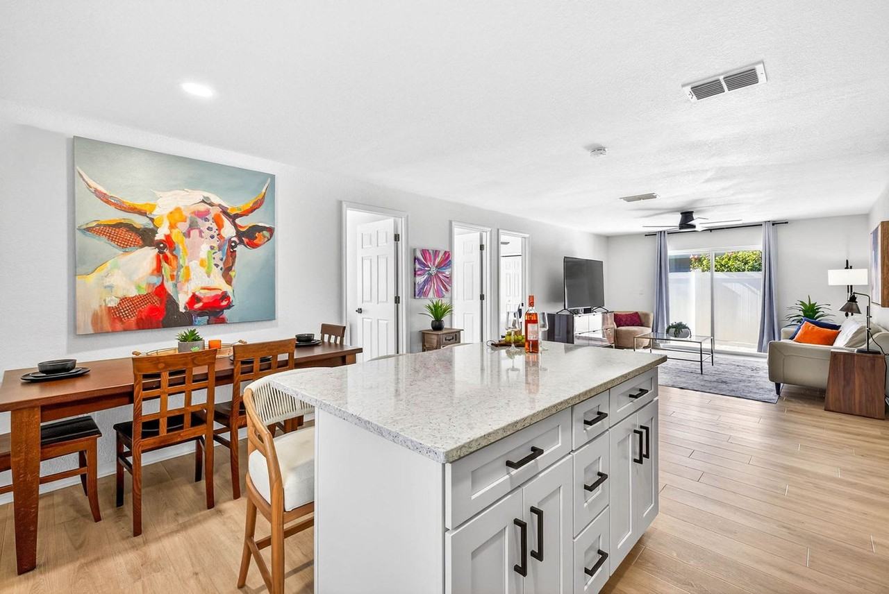 310 W Warren Ave #1372309P - Photo 4 of 29