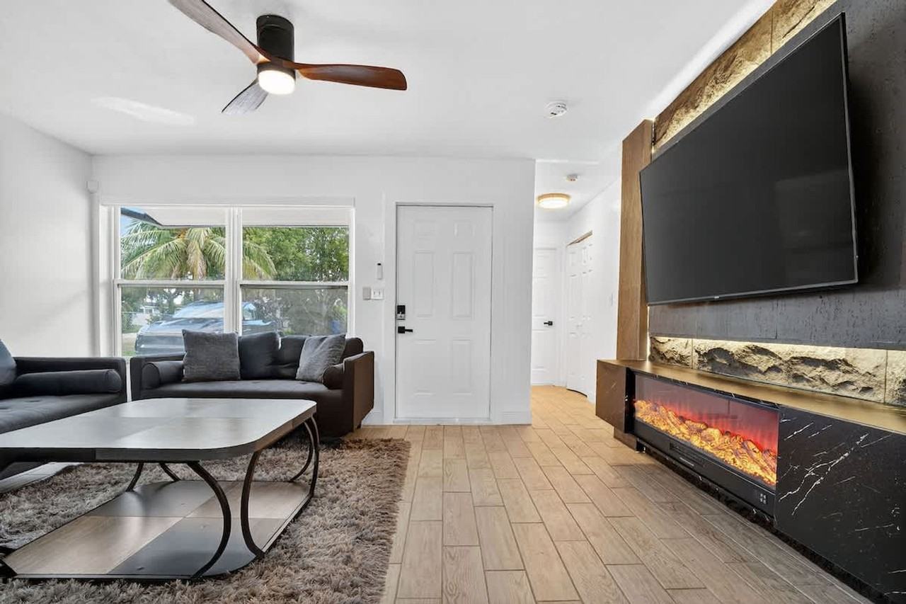 6660 Custer St #1372318P - Photo 4 of 50