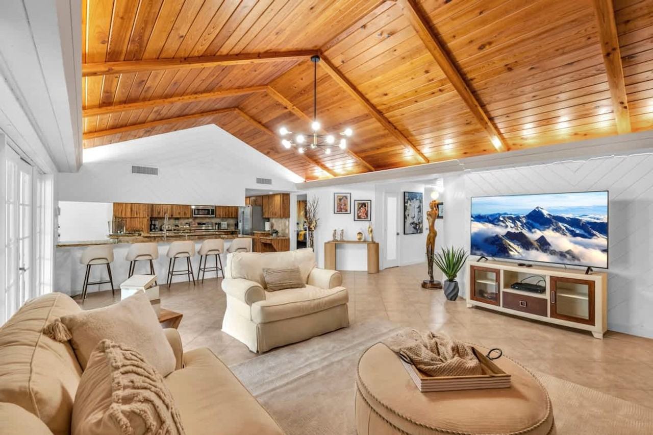 1006 Se 6th St #1372356P - Photo 2 of 50