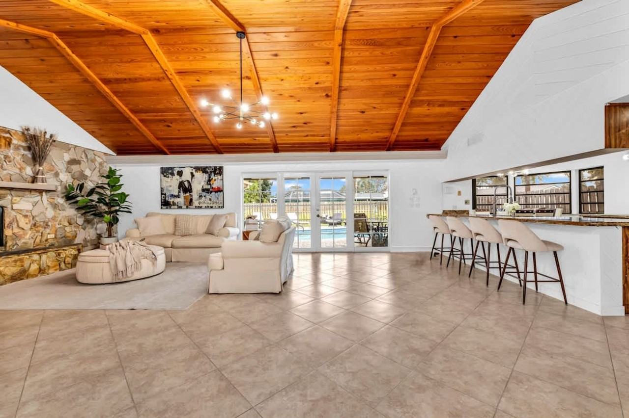 1006 Se 6th St #1372356P - Photo 3 of 50