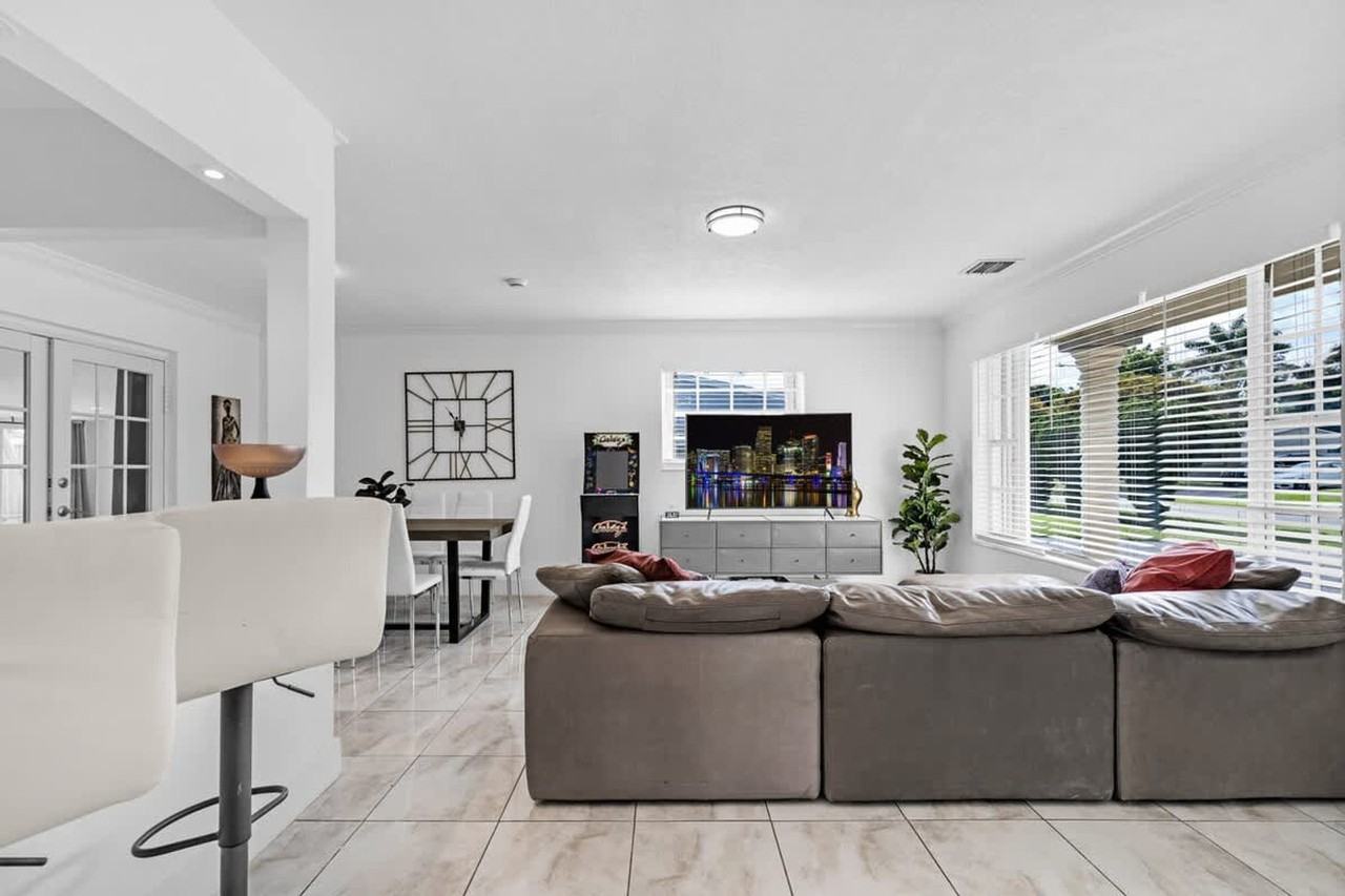 18715 Nw 10th Ct #1372346P - Photo 2 of 50