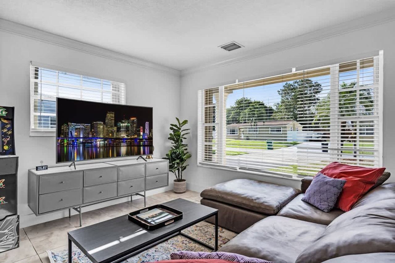 18715 Nw 10th Ct #1372346P - Photo 3 of 50