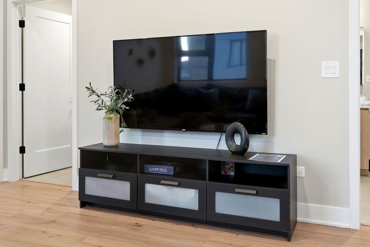 6044 N Winthrop Ave #1372957P - Photo 3 of 37