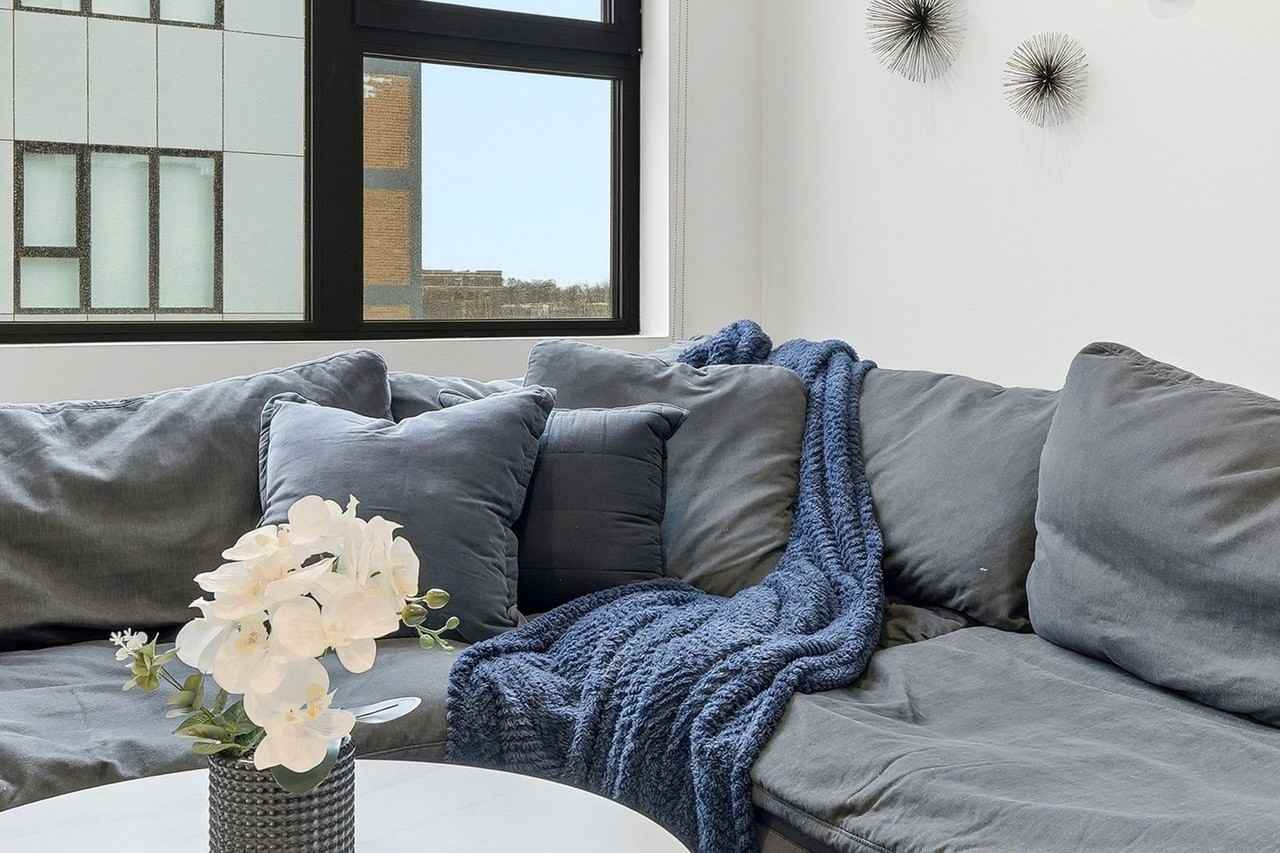 6044 N Winthrop Ave #1372957P - Photo 5 of 37