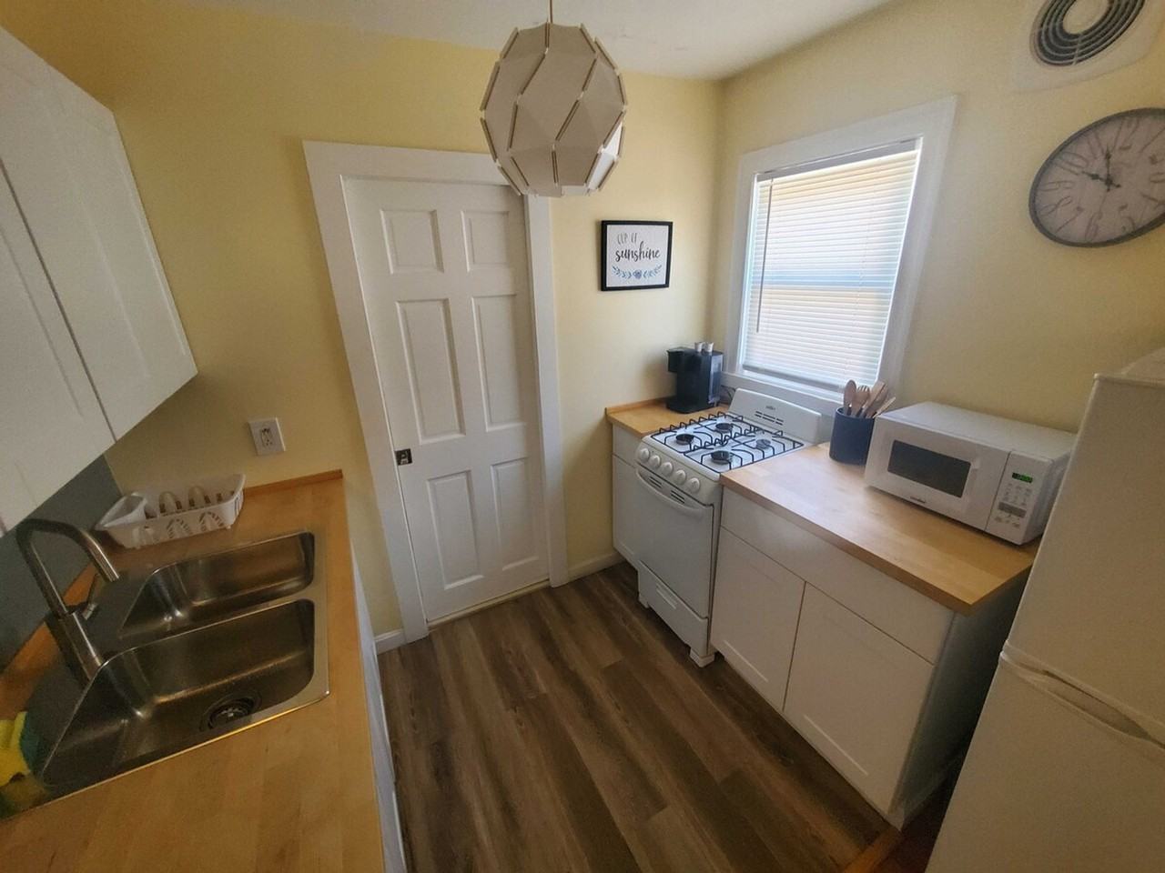 132 Wesleyan Ave #1373650P - Photo 4 of 6