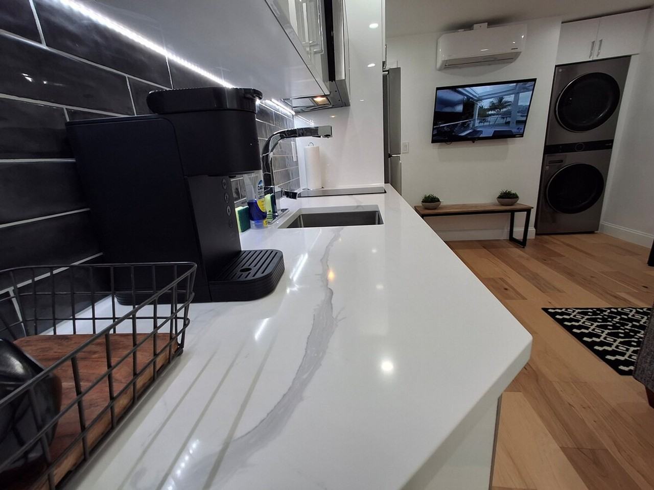 17 Mount Pleasant Ave #1373659P - Photo 3 of 20