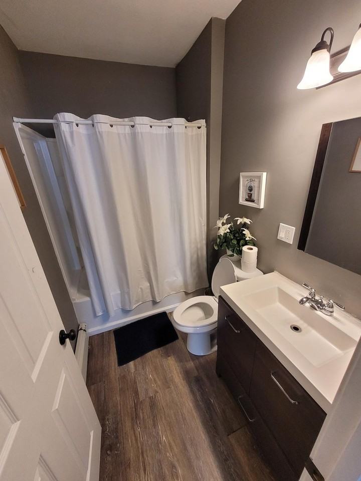 487 Manton Ave #1373655P - Photo 4 of 4