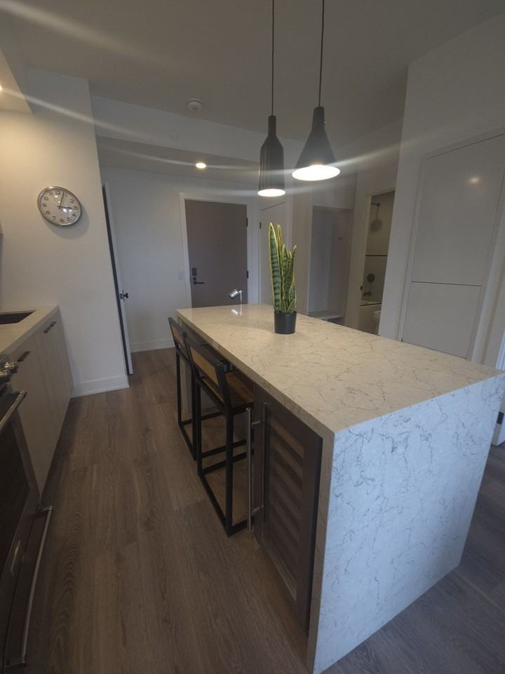 160 Mutual St #1375290P - Photo 4 of 12