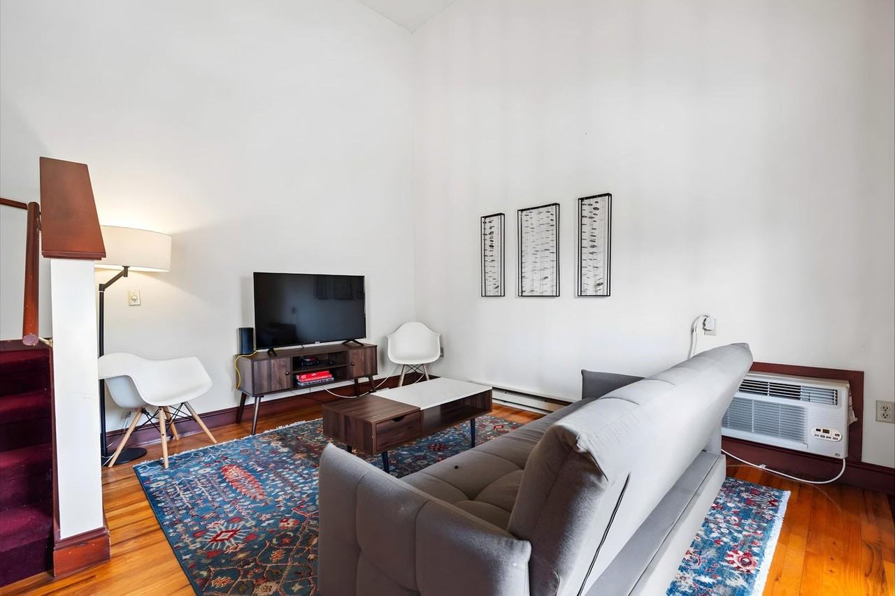 402 W Dayton St #1404530P - Photo 2 of 30