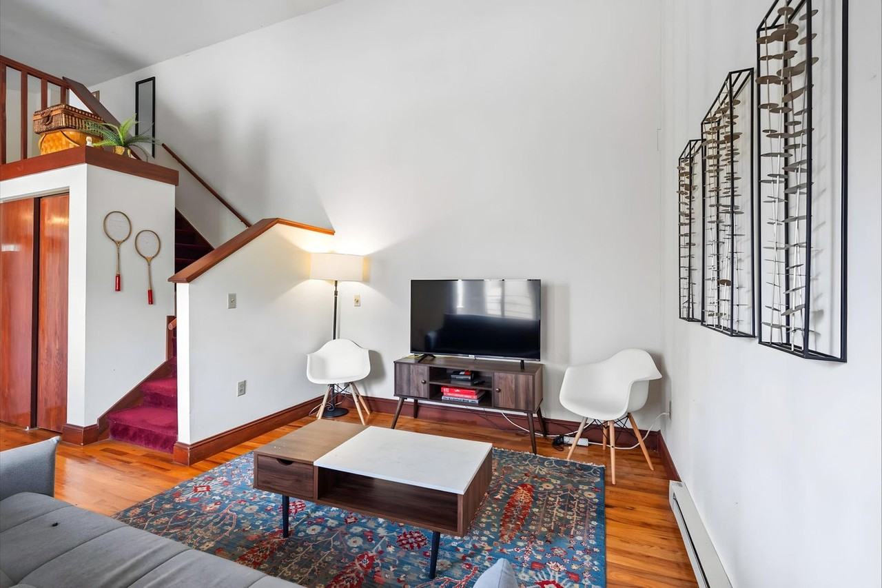 402 W Dayton St #1404530P - Photo 6 of 30