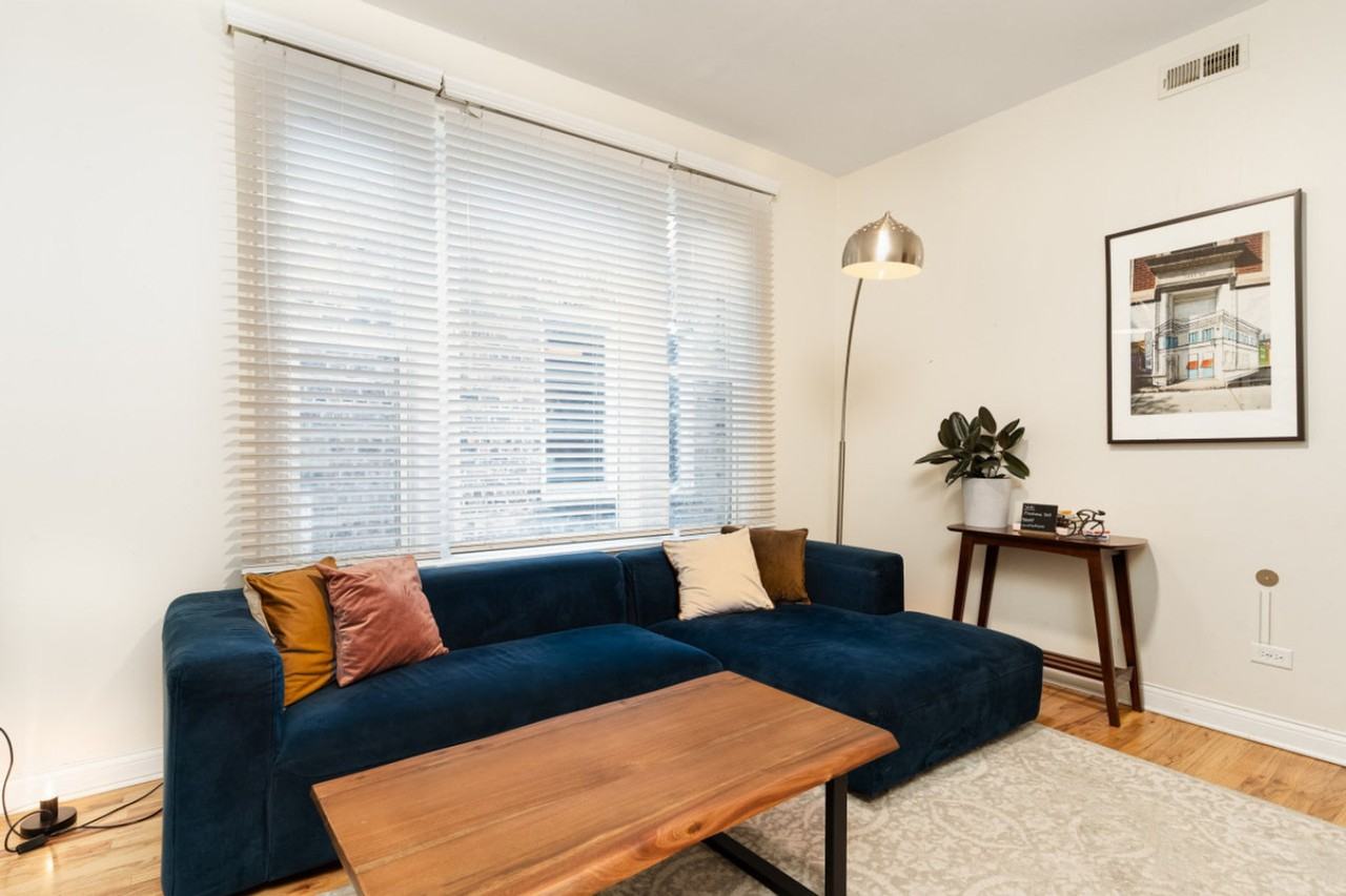 2149 W Division St #1379029P - Photo 2 of 19